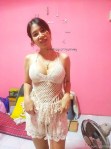 yutnoey-ยิ้มหวาน