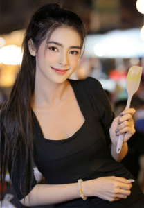 tingkorea-Faiyy-Inthaluck-engaging