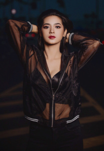 tingkorea-Faiyy-Inthaluck-taking