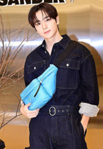 Hyunjae-เสื้อยีนส์