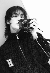 Hyunjin-ถ่ายรูปขาวดำ