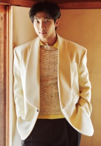 RM-BTS-สูทครีม