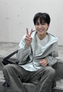 JuHaknyeon-019-Charming