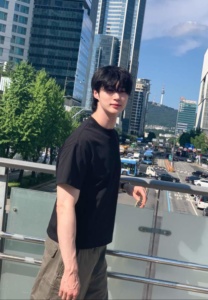 Woo Seok Byeon-003-Delightful