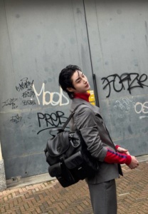 Woo Seok Byeon-015-Dazzling