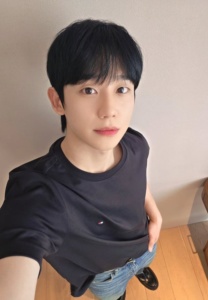 Jung Hae In-011-Radiant