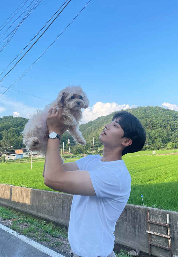 Choo Young Woo ชูยองอู กับลุคสบาย ๆ กลางธรรมชาติ