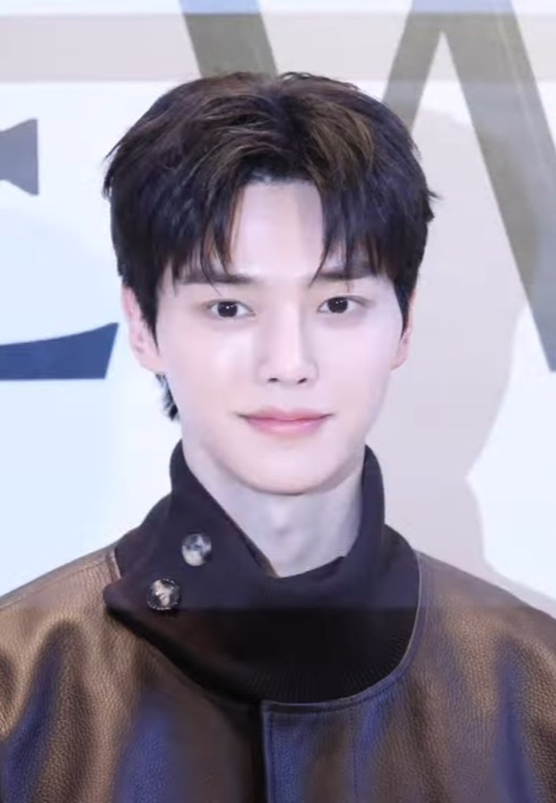 Song Kang กับลุคถ่ายแบบแฟชั่นระดับสากล