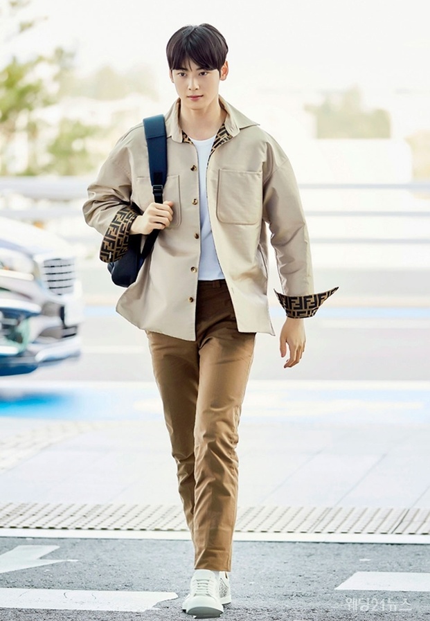 ชาอึนอู กับลุคสตรีทแคชชวลสบายตาในวันพักผ่อน