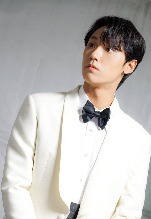 Lee Do Hyun บนพรมแดงงานประกาศรางวัล Baeksang Arts Awards สุดสง่างาม