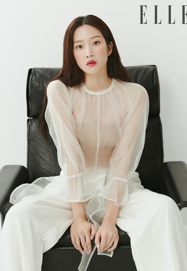 Moon Ga Young มุนกายอง ในลุคแฟชั่นสุดหรูสะกดทุกสายตา